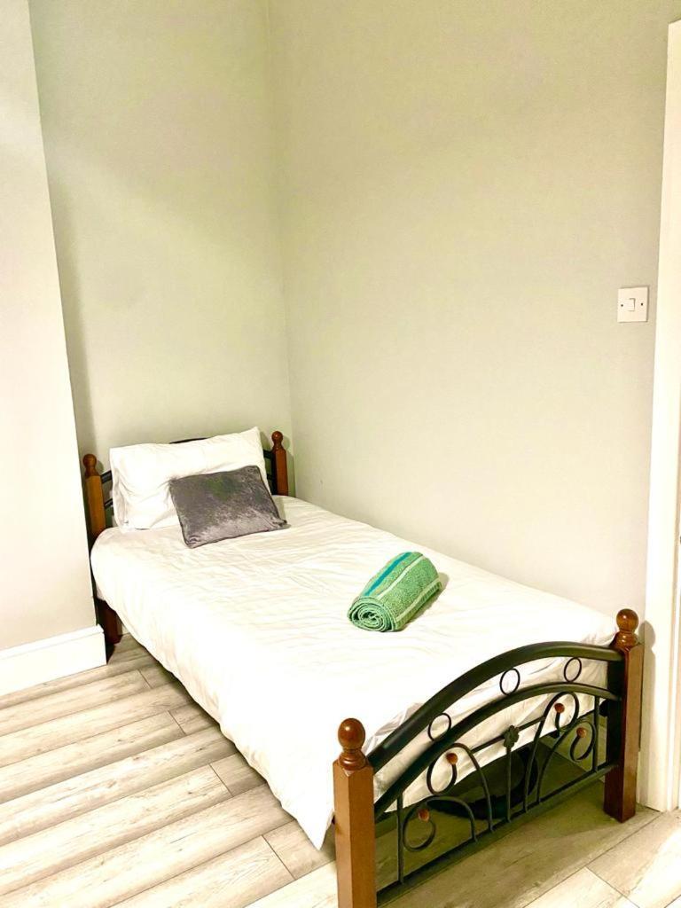 One Bedroom Ground Floor Flat In Appartamento Londra